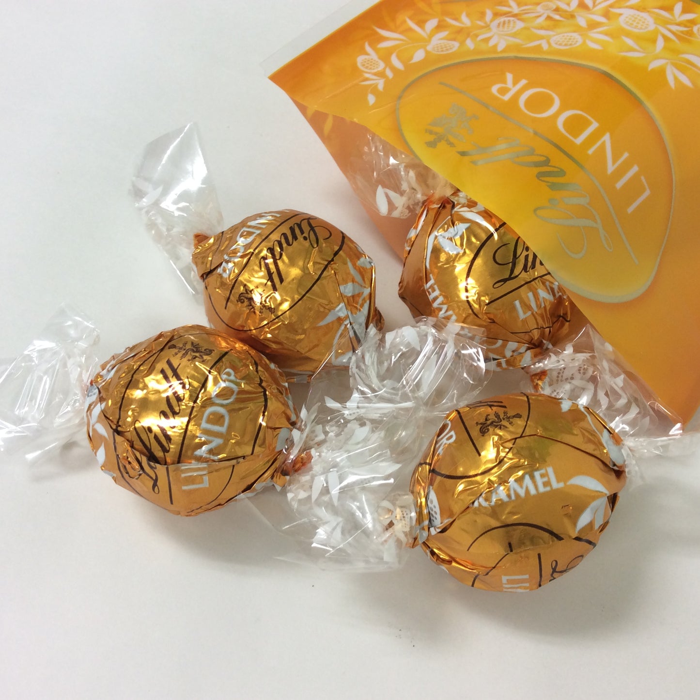 リンツ リンドール キャラメルパック チョコレート 4P 48g 2点セット 送料込み　チョコ