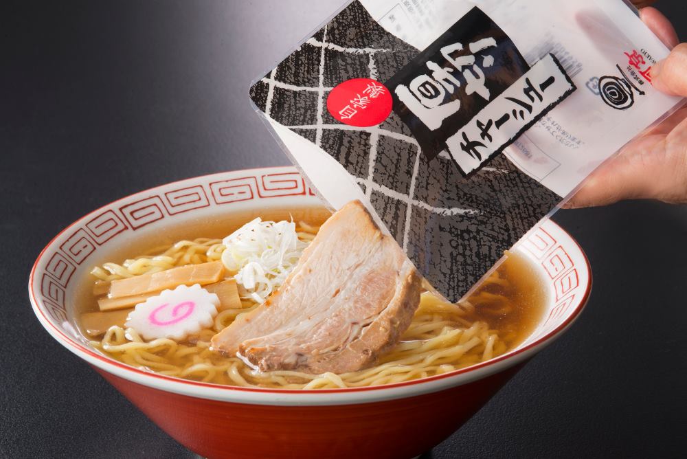 送料無料 喜多方ラーメン プレミアム厚み4食 生麺、しょうゆスープ、チャーシューメンマ付き 福島 ご当地ラーメン 河京 拉面 汤面